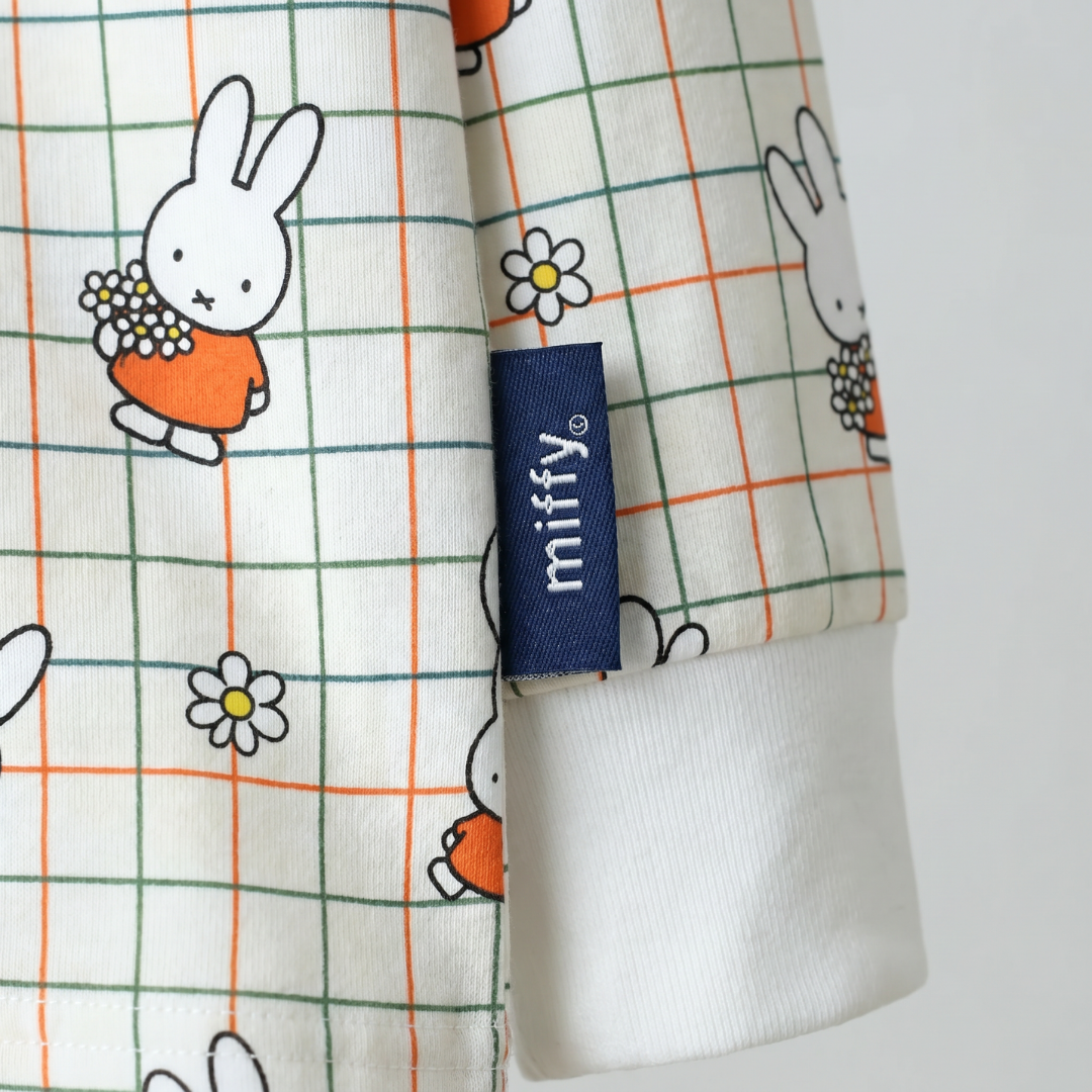 Etichetta tessuta Miffy x Zipster sulla linea per bambini Miffy set pigiama in bambù a quadri Bloom